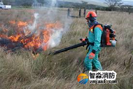 他給消防員送飲品，結(jié)果消防員找上門對(duì)他說